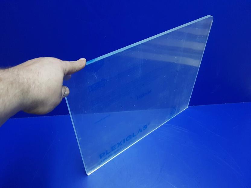 Отбойник из оргстекла прямой для крепления к стене. фото 4