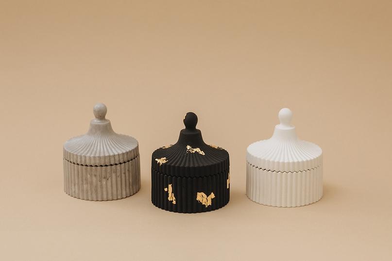 Ароматическая свеча из соевого воска Eden touch «Шкатулка» в гипсовом подсвечнике, белый фото 1