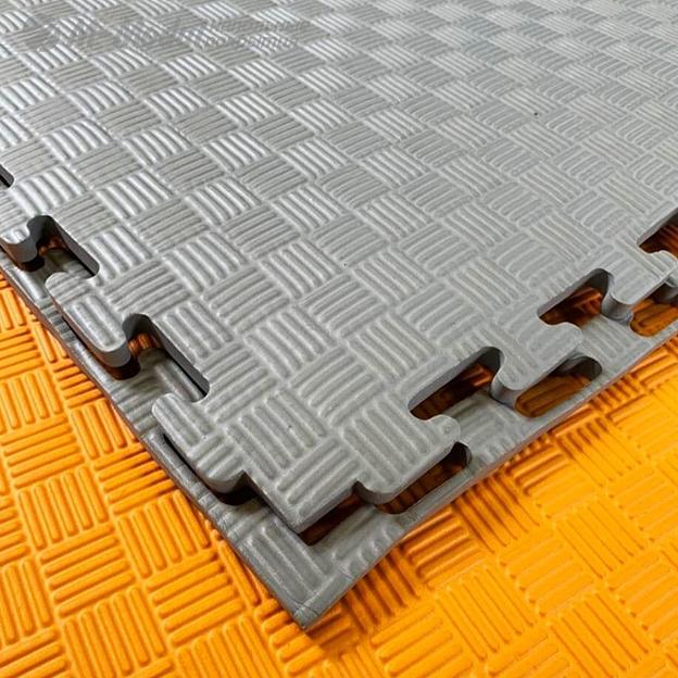 Мягкий модульный пол для детских игровых комнат 100x100 см, толщина 1,2 см, Цвет Серый, Толщина модуля 12 мм. фото 1