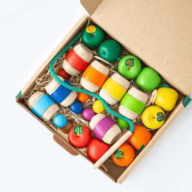 Набор развивающих игрушек из дерева - Шнуровка Яблочки и сортер Бочонки, Опт фото 1