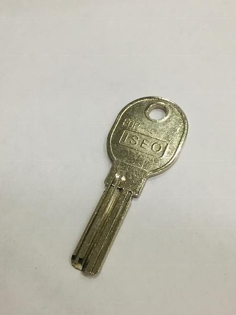 Заготовка ключа IS-6D левый G-064 (Китай) фото 1