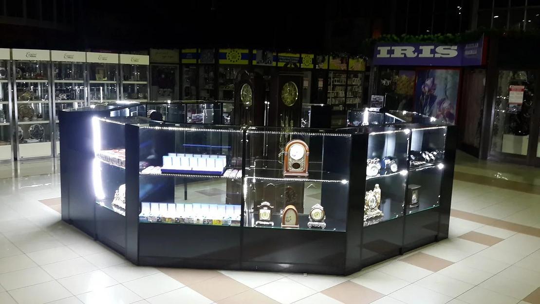 Изготовление витрины островок на заказ фото 5