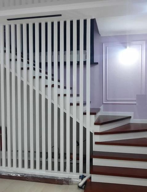 Лестница поворотная с реечным ограждением под заказ фото 1