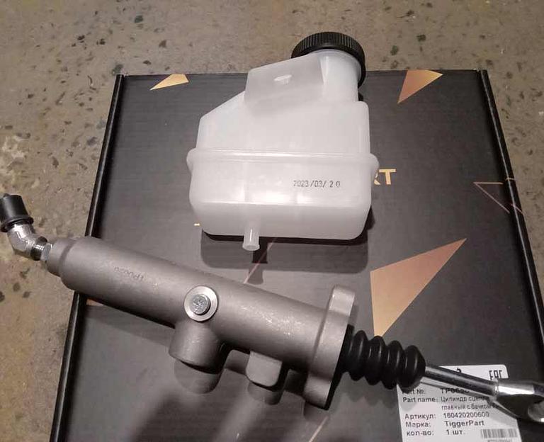 Цилиндр сцепления главный с бачком FAW J6 160420200600 TiggerPart фото 2