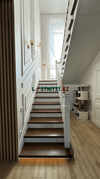 Лестница П-образная с деревянным ограждением под заказ фото 1