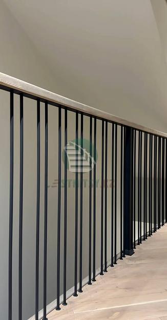 Лестница одномаршевая на каркасе из монолитного бетона под заказ фото 3