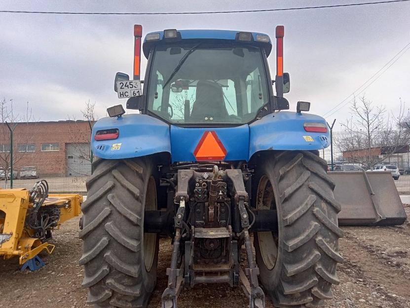 Трактор New Holland T8040 фото 2
