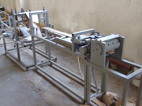 Клапанная машина для изготовления заготовок клапана бумажного мешка и покрывной ленты фото 1