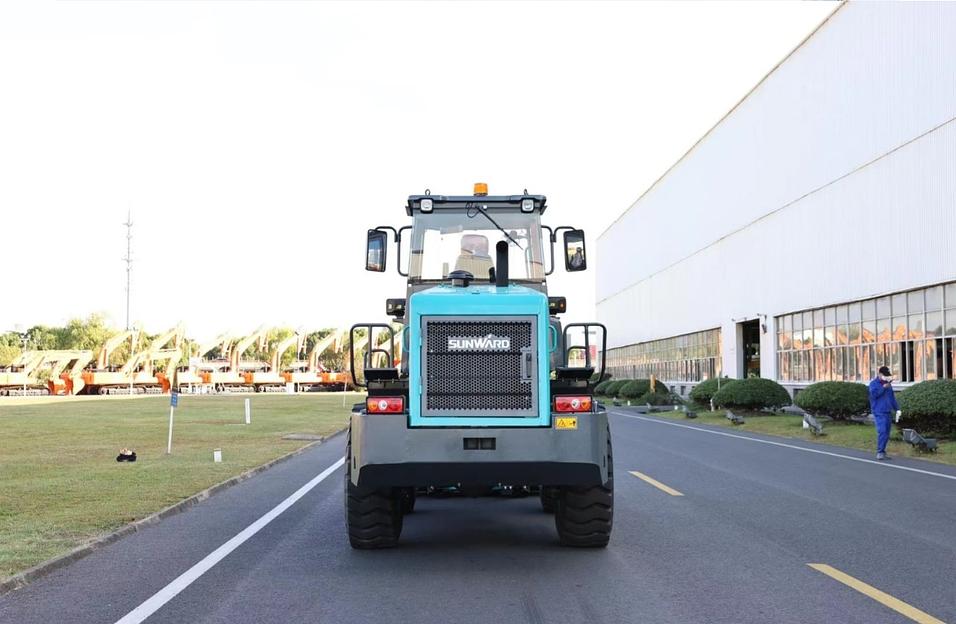 Фронтальный погрузчик Sunward «SL31W» фото 4