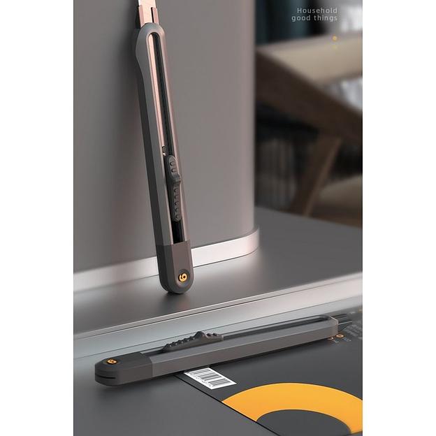 Нож Deli Технический нож "Home Series Black" Deli HT4009 ширина лезвия 9мм, эксклюзивный дизайн, корпус из высококачественного софттач пластика фото 9