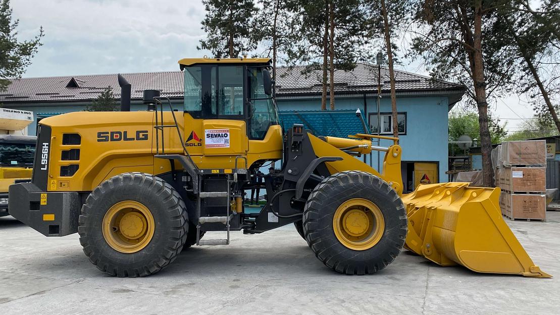 Фронтальный погрузчик L956H фото 10