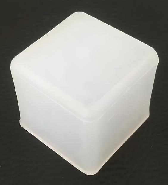 Наружная заглушка на профильную трубу 25х25 мм фото 1