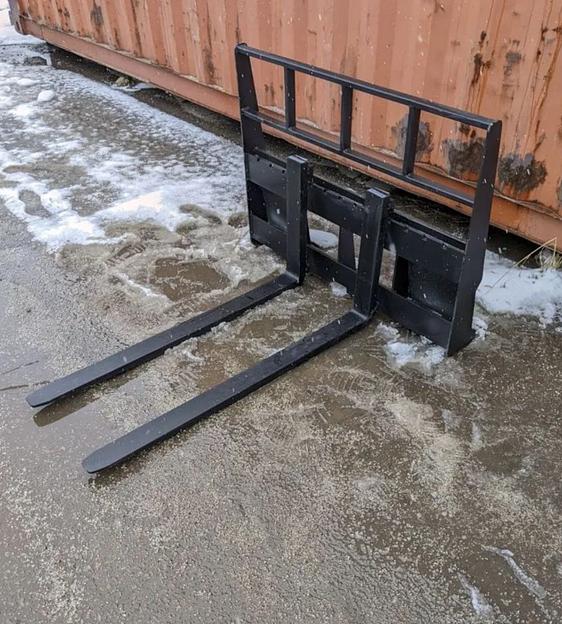 Вилы паллетные на мини погрузчик Bobcat фото 1