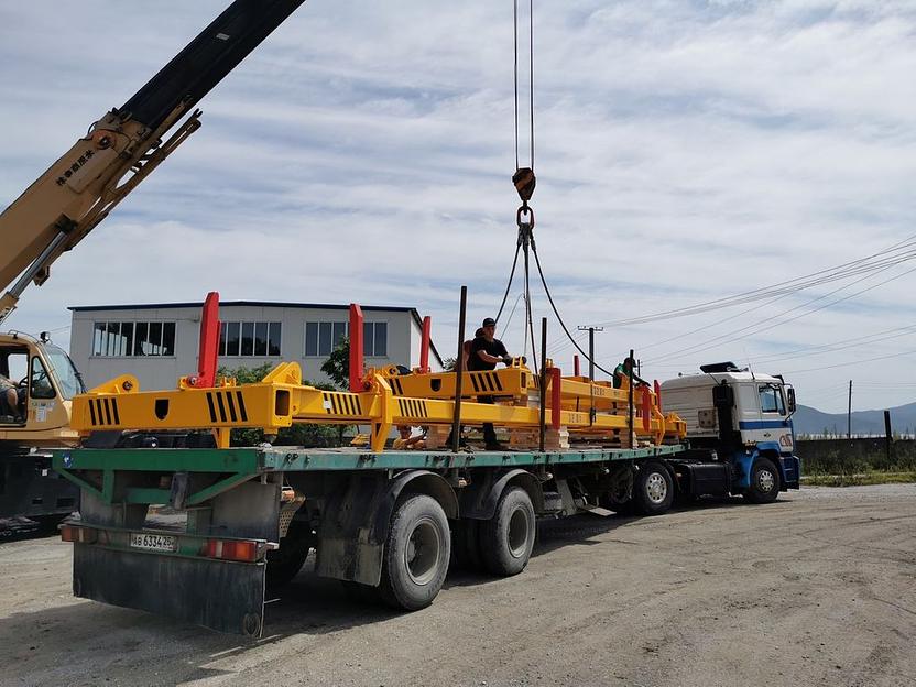 Полуавтоматические спредера GPST для подъёма и перемещения 20-ти /40-ка футовых контейнеров фото 6