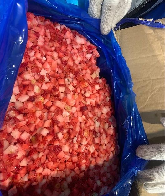 Клубника замороженная резаная кубиком опт фото 1