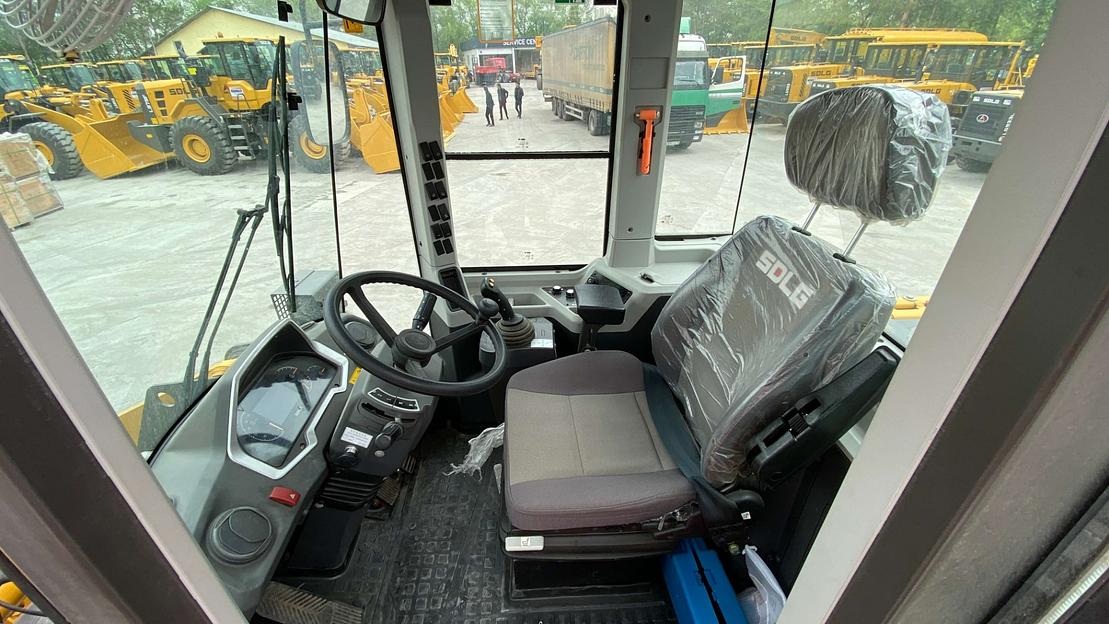 Фронтальный погрузчик 946H фото 8