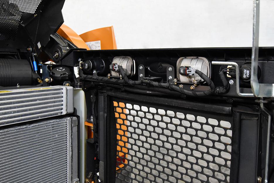 Мини-погрузчик колёсный CASE SV185B фото 2