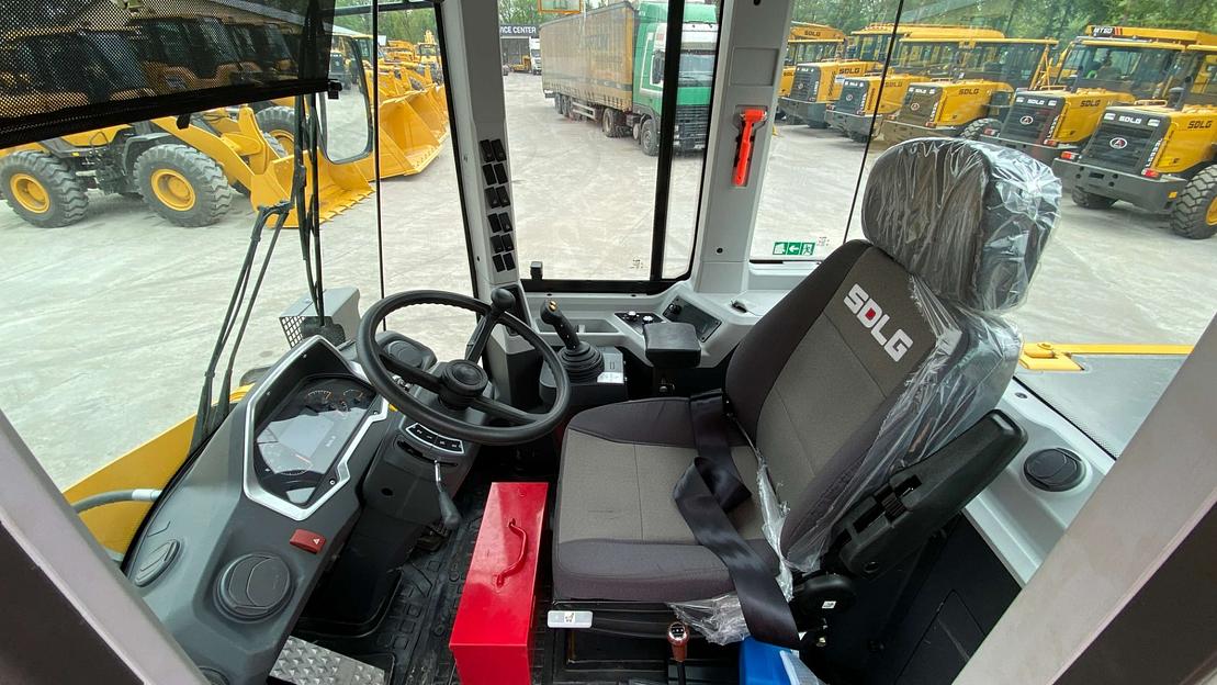 Фронтальный погрузчик L935H фото 5