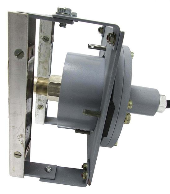 ДГК-1-1Д датчик контроля герметичности камер пуска-приёма очистных устройств в составе: 1 блок питания и реле 24 В, 1 акустический датчик, 1 соединительная коробка фото 7