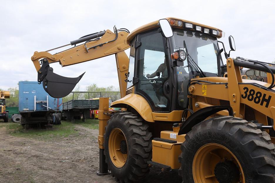 Экскаватор-погрузчик Shanmon 388H. фото 2