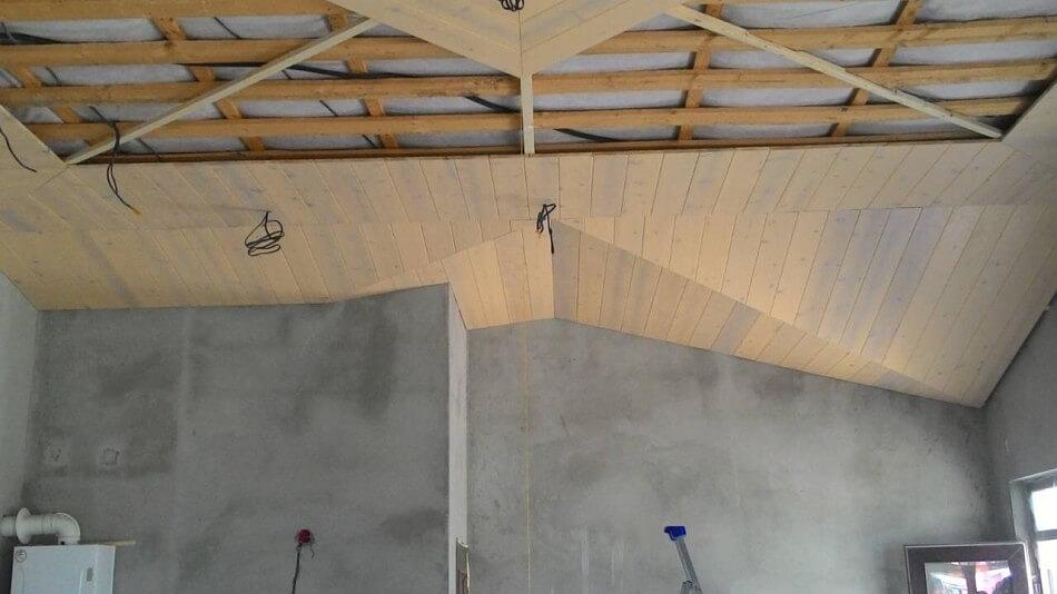 Отделка потолка деревом фото 6