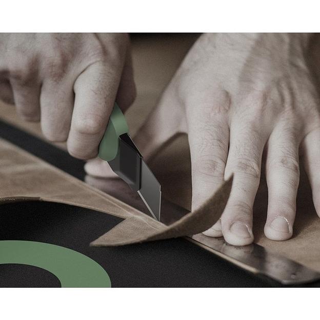 Нож Deli Технический нож "Home Series Green" Deli HT4018L ширина лезвия 18мм, эксклюзивный дизайн, корпус из высококачественного софттач пластика фото 3