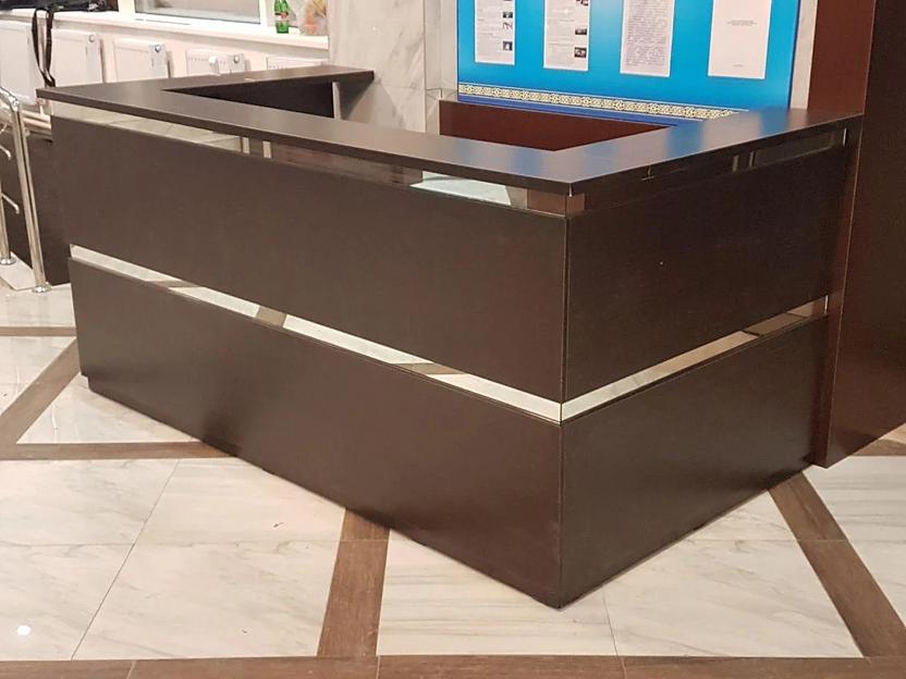 Изготовление стойки администратора (ресепшен) на заказ фото 1