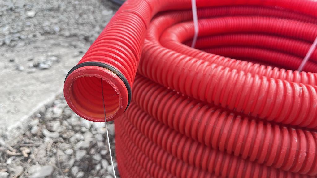 Труба ПНД 63 мм гофрированная двустенная бухта 50м фото 2