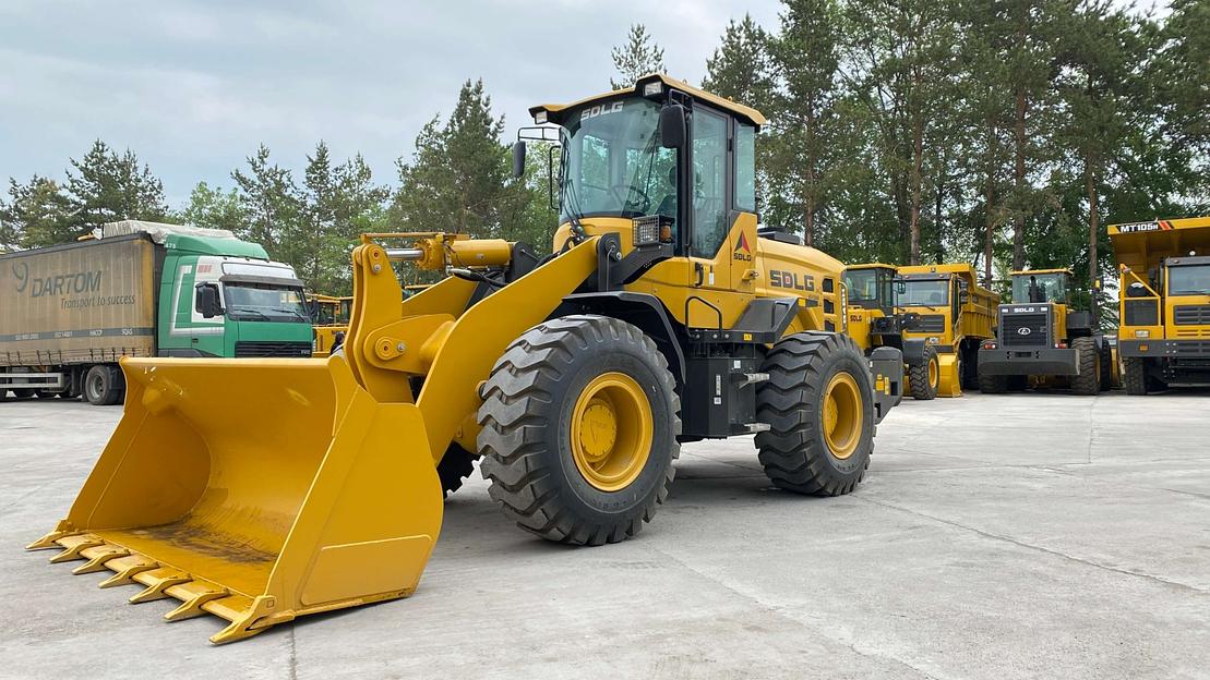 Фронтальный погрузчик 946H фото 1