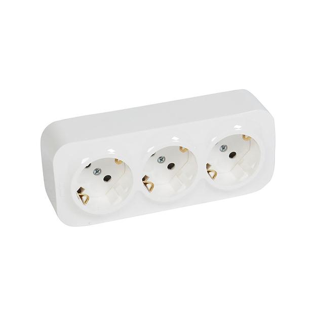 Розетка тройная с зк с зш Legrand Forix 16A 250В IP20 накладная белый 782418 фото 1