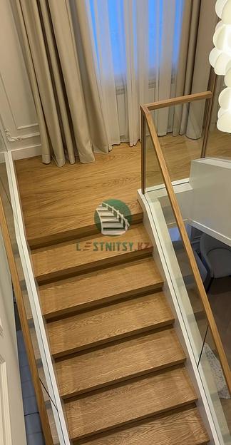 Лестница П-образная на металлическом каркасе под заказ фото 3