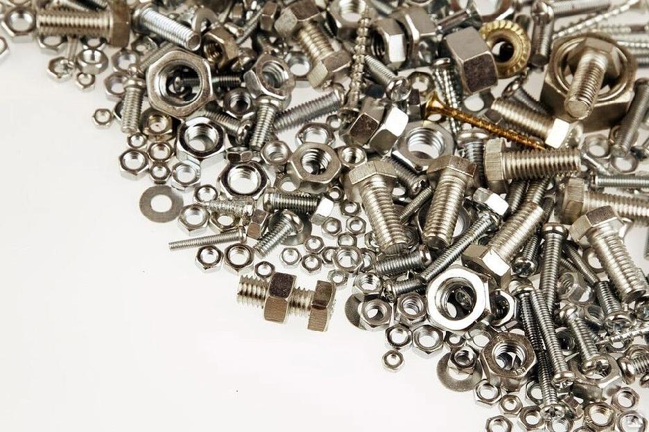 Метизы, сварочные материалы (гайки, болты, шурупы, саморезы,гвозди, колючая проволока и т.д). из наличия и под заказ в Краснодаре фото 1