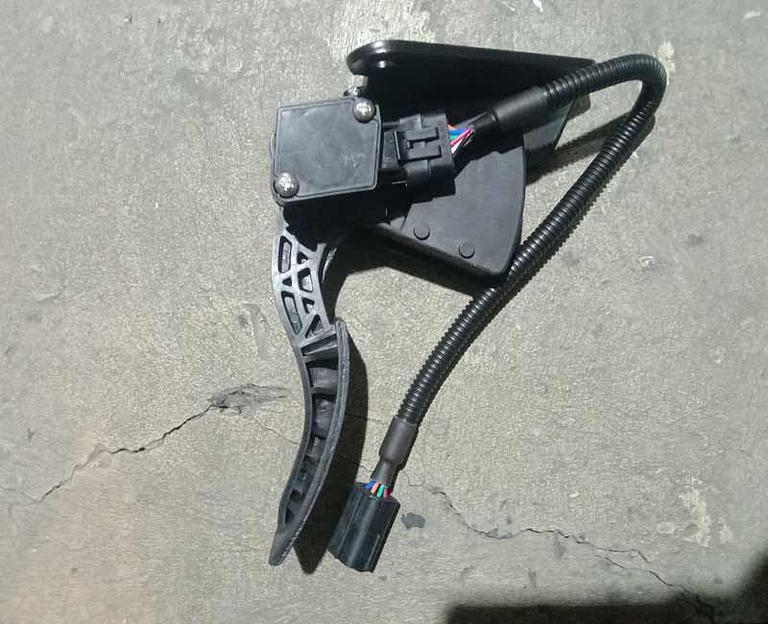 Педаль газа электронная SHACMAN X3000 (с ДВС WEICHAI) DZ97189570283 фото 2