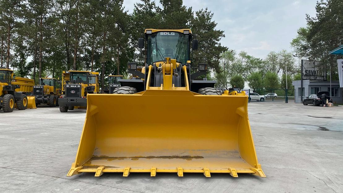 Фронтальный погрузчик L956FH фото 6