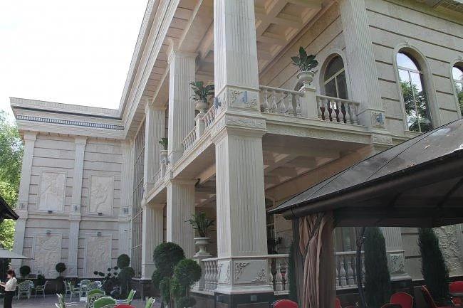 Перилы и балясины из травертина ОПТ фото 2