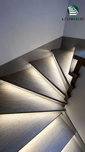 Лестница с металлическим ограждением под заказ фото 3