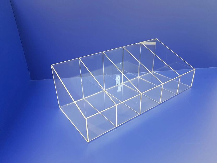 Акриловый диспенсер для товаров.5 секций х200мм. фото 2