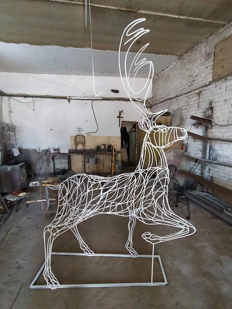 Светодиодный олень из проволоки фото 6