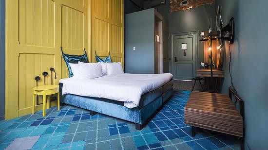 Услуги по профессиональной укладке напольных покрытий фото 1