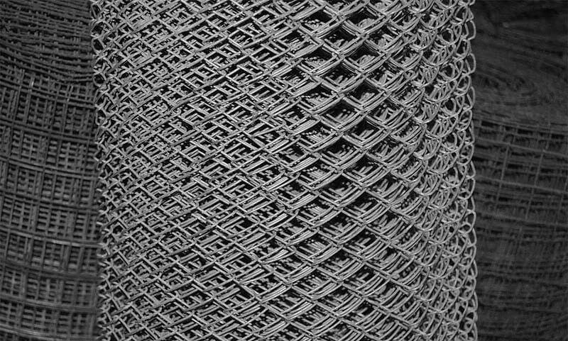 Сетка плетеная рабица оцинкованная в рулонах, размер ячейки 10×10×1.0 мм опт фото 1