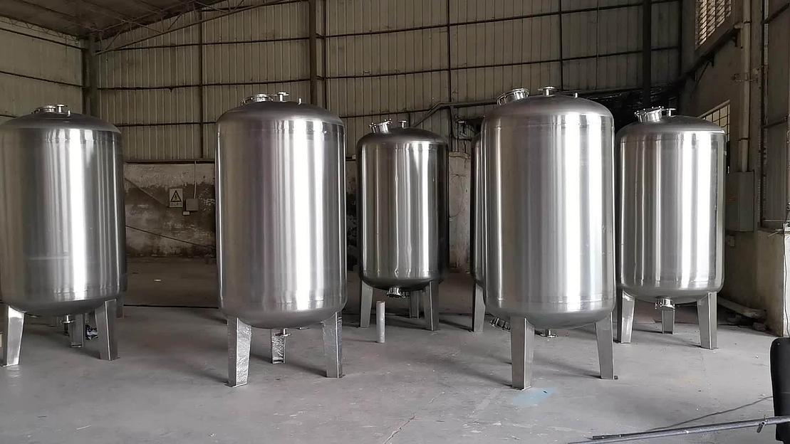 Нержавеющие резервуалы фото 1