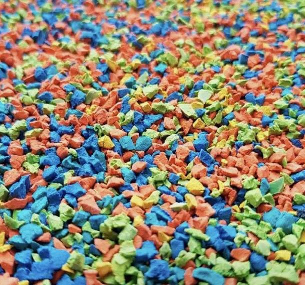 Резиновая крошка окрашенная цветная фото 1