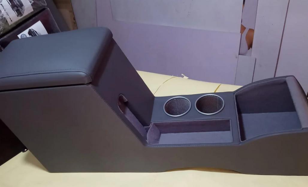 Автомобильный подлокотник для Toyota Ipsum черный ОПТ фото 1