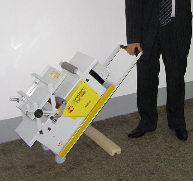 Станок деревообрабатывающий многофункциональный «ЗУБР» ДОС-250МФР2К, 2,8 кВт, с вертикальным фрезерованием, с механической подачей, с УБР фото 2