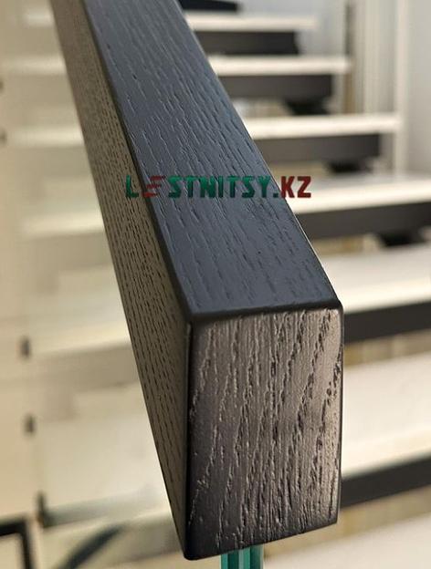 Лестница мраморная с ограждением из стекла под заказ фото 8