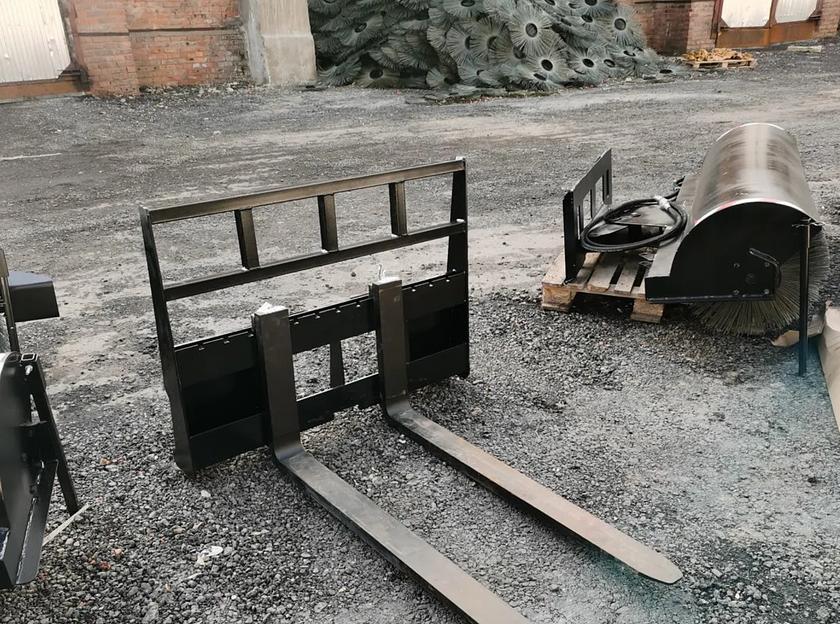 Вилы для мини-погрузчика Бобкат фото 2