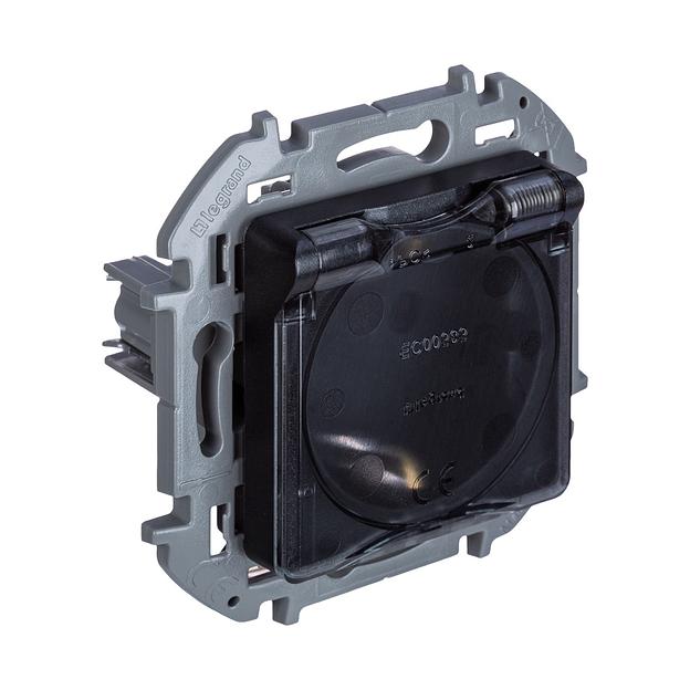 Розетка 2К+З IP 44 с откидной крышкой и шторками 16 А 250 В Legrand Inspiria 673743 антрацит 673743 фото 1