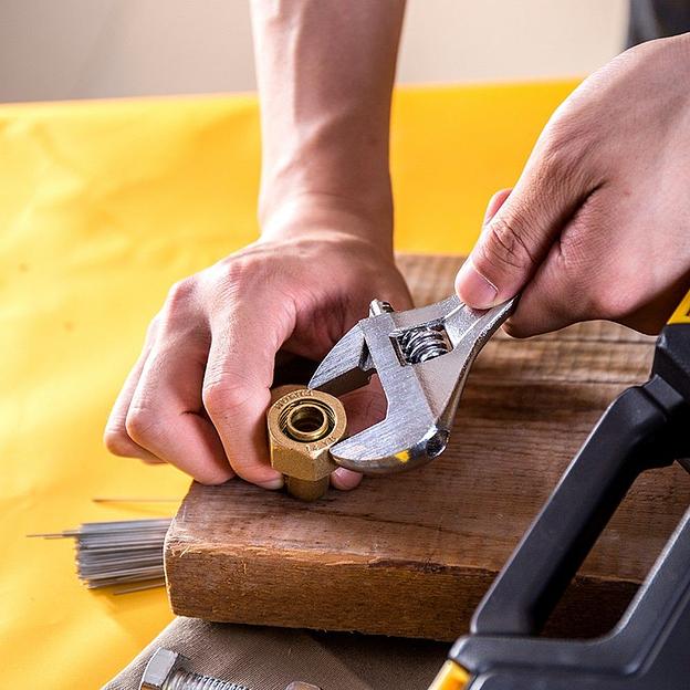 Ключи Deli Разводной ключ Deli DL008A 200мм, диапазон регулировки 0-28мм, инструментальная сталь, хромированная отделка фото 4