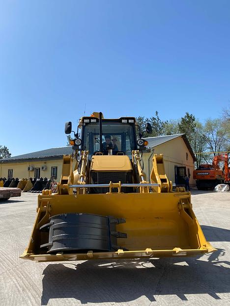 Экскаватор-погрузчик B877L Sevalo фото 1