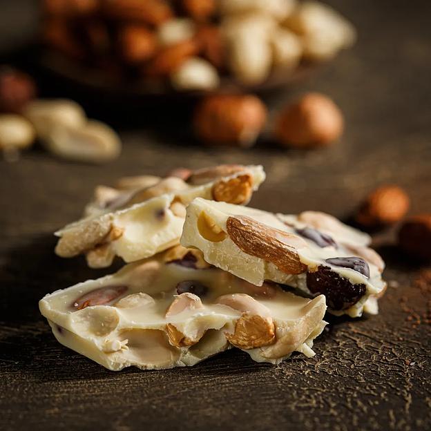 Белый шоколад Kreola плитка 60 г с добавлением фундука, миндаля и арахиса, опт фото 4